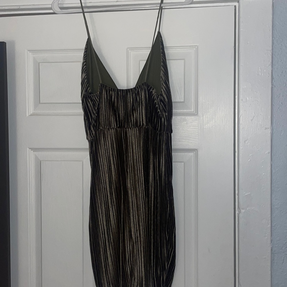 Pretty Little Thing Green Strappy Velvet Dress - Picture 2 of 4